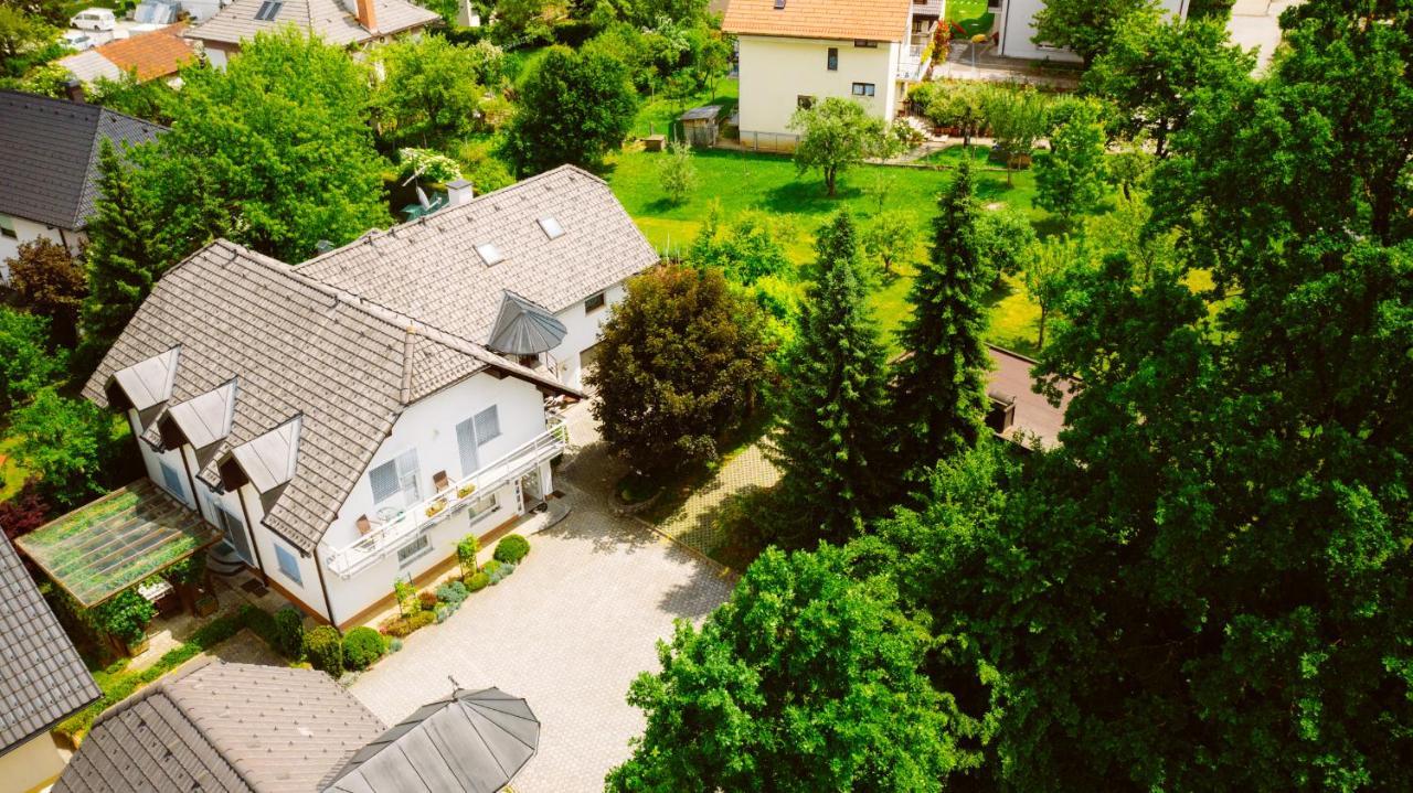 Apartment Sobe Ravbar Novo Mesto Buitenkant foto