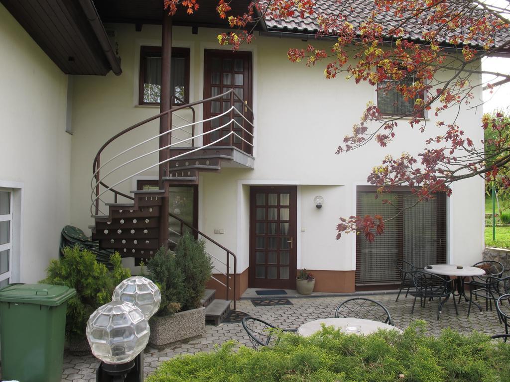 Apartment Sobe Ravbar Novo Mesto Kamer foto