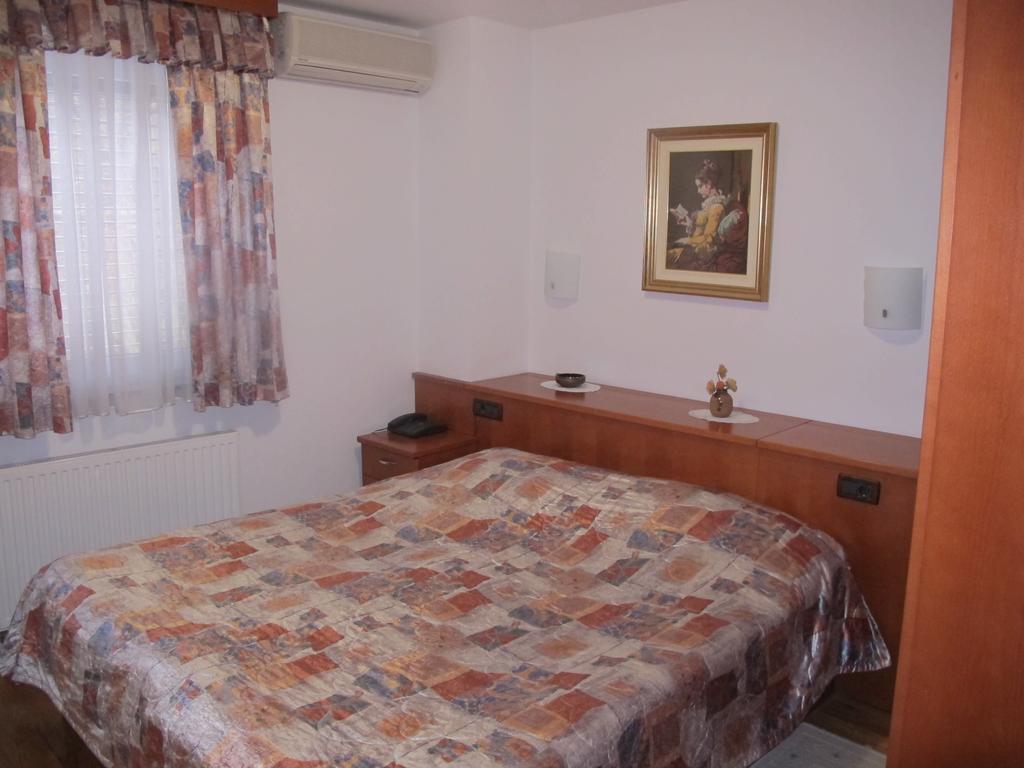 Apartment Sobe Ravbar Novo Mesto Kamer foto