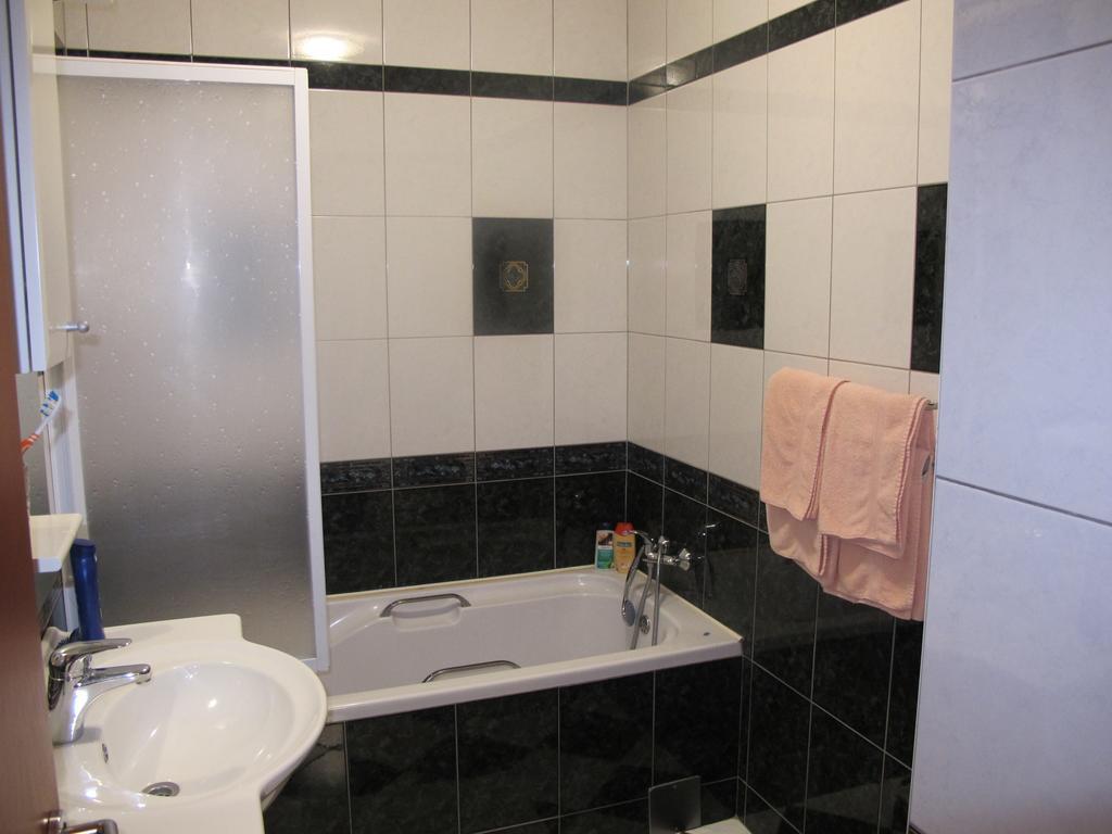 Apartment Sobe Ravbar Novo Mesto Kamer foto