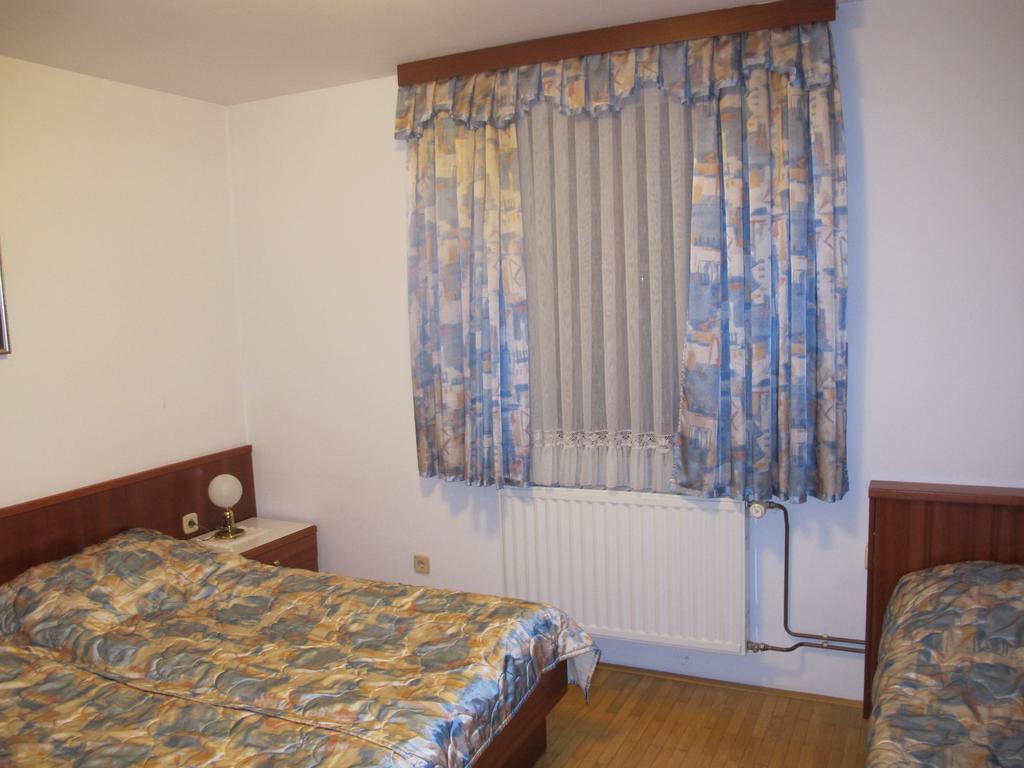 Apartment Sobe Ravbar Novo Mesto Kamer foto