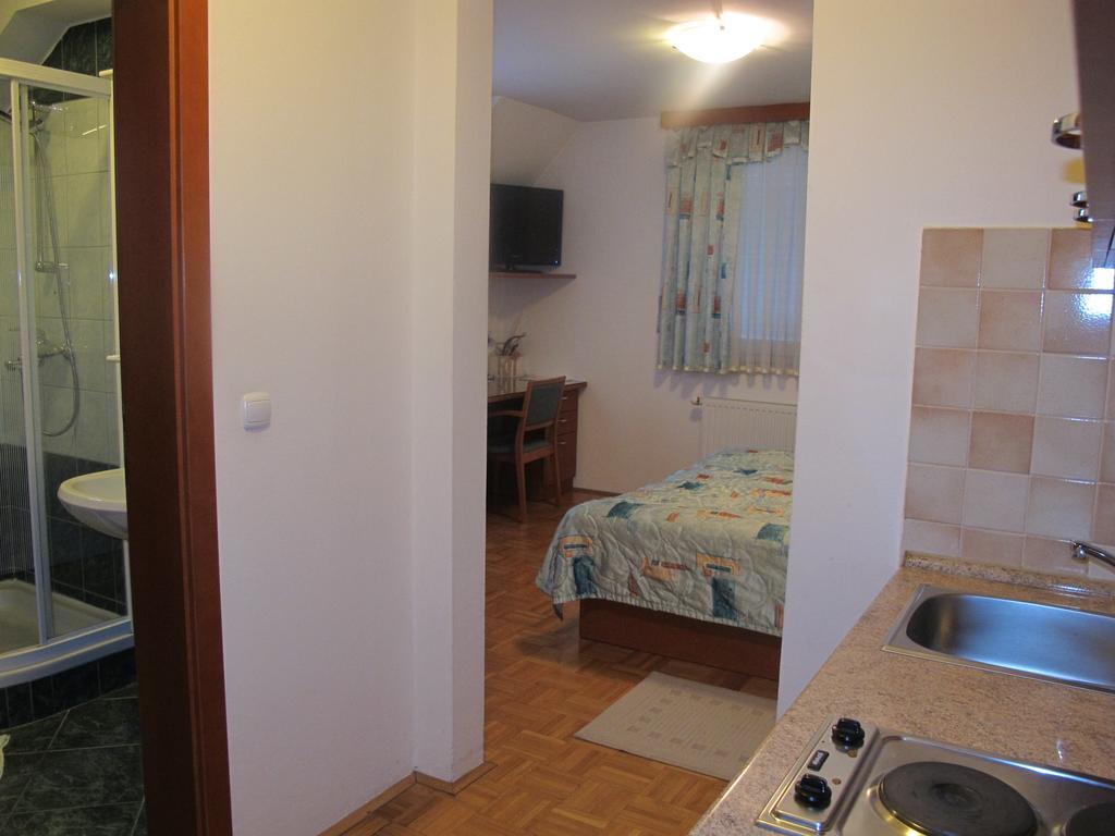 Apartment Sobe Ravbar Novo Mesto Kamer foto
