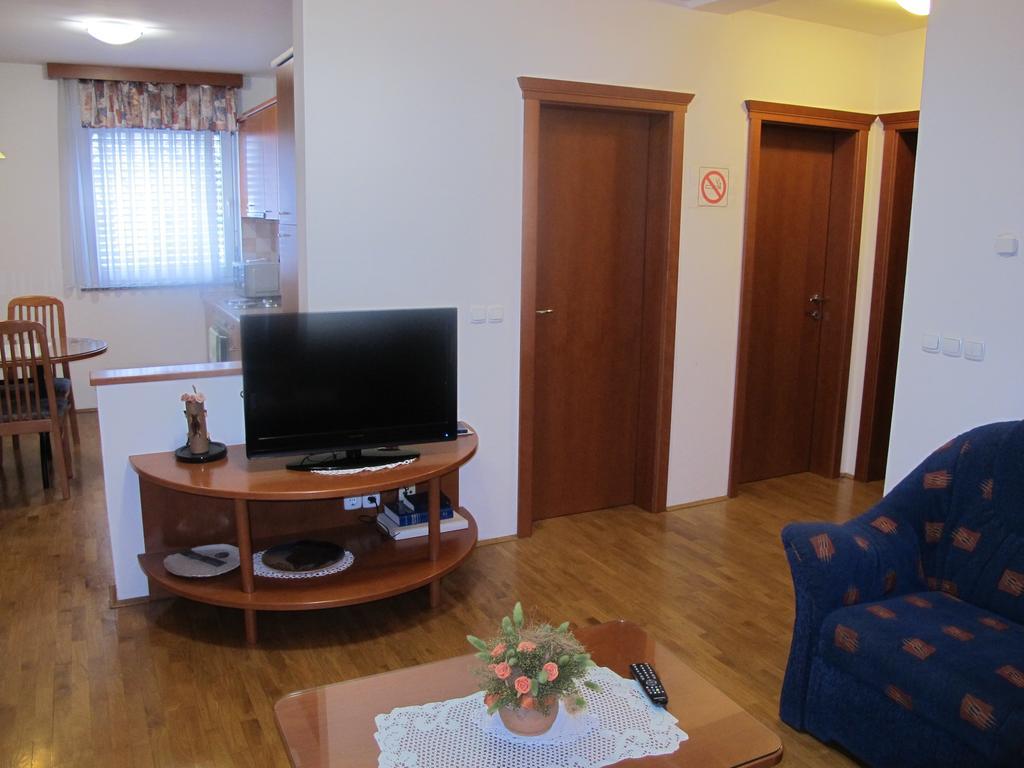 Apartment Sobe Ravbar Novo Mesto Kamer foto