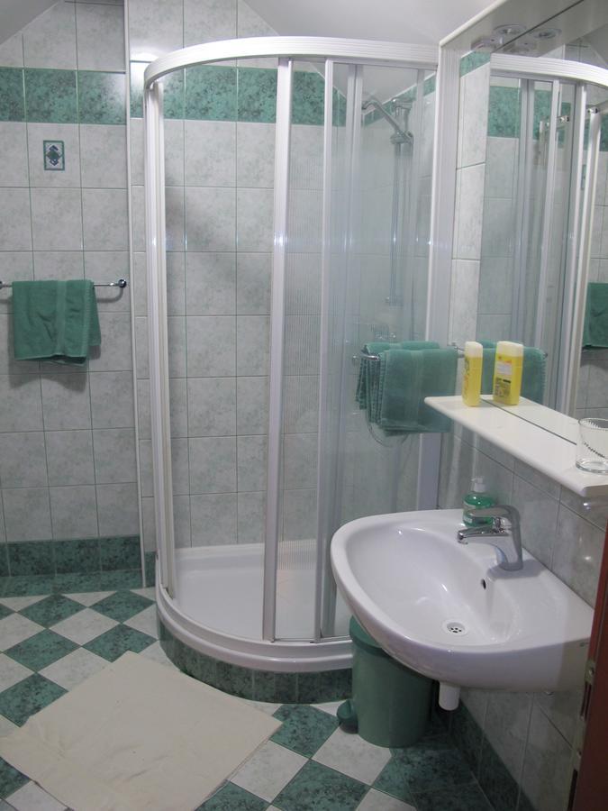 Apartment Sobe Ravbar Novo Mesto Buitenkant foto